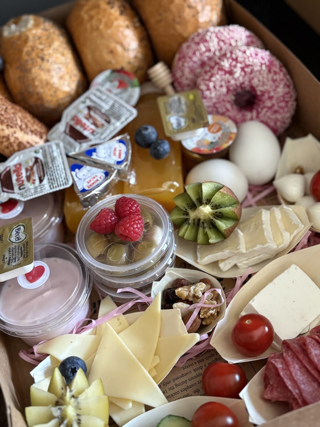 Ontbijtbox Halal met brood, kaas, fruit, ei en beleg